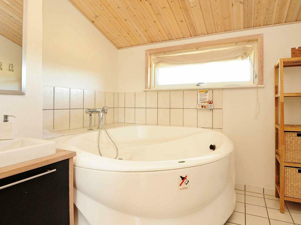 8 Person Holiday Home In Fan Фанё Экстерьер фото